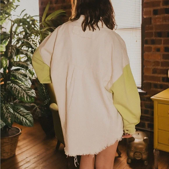 Women's Two-Tone Shacket - Picture 5 of 7